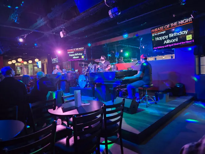 Hammers Dueling Piano Bar · photo 2 of 5