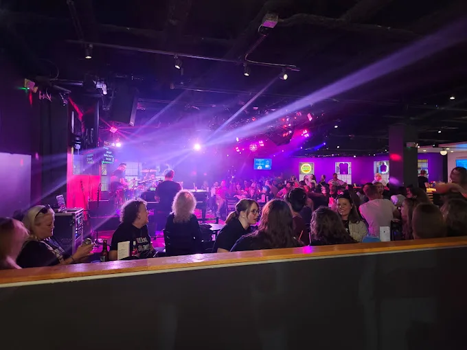 Hammers Dueling Piano Bar · photo 4 of 5
